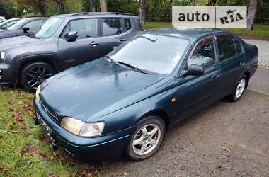 Седан Toyota Carina E 1993 в Львове