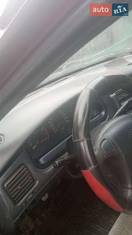 Седан Toyota Carina E 1995 в Теплике