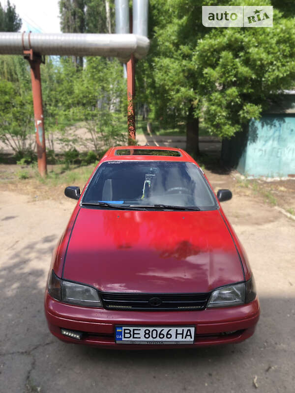 Седан Toyota Carina 1993 в Миколаєві