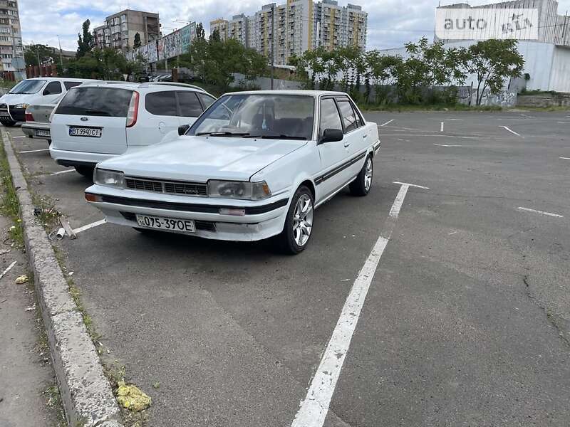 Седан Toyota Carina 1990 в Одессе