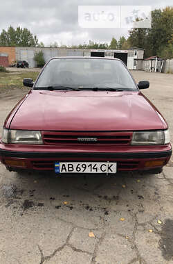 Седан Toyota Carina 1989 в Ружине