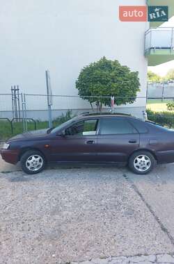 Седан Toyota Carina 1995 в Кривому Розі