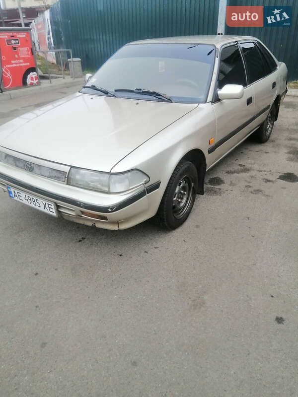 Седан Toyota Carina 1989 в 