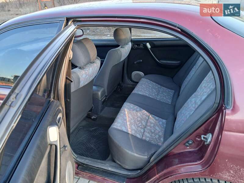 Седан Toyota Carina 1997 в Калиновке