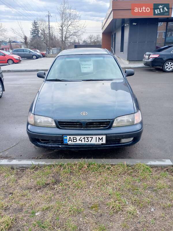 Седан Toyota Carina 1997 в Липовце