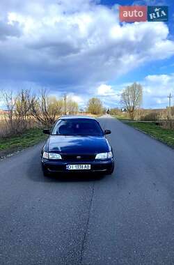 Седан Toyota Carina 1993 в Богодухове