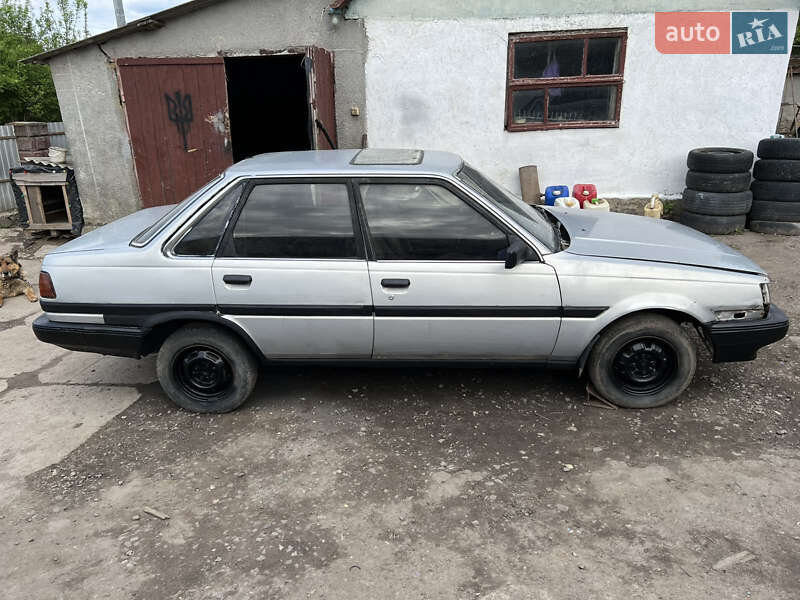 Седан Toyota Carina 1987 в 