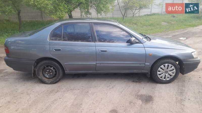 Седан Toyota Carina 1995 в Харькове