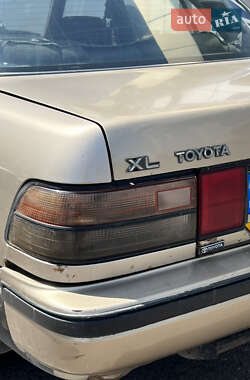 Седан Toyota Carina 1988 в 