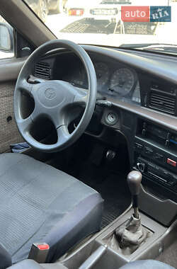 Седан Toyota Carina 1988 в 