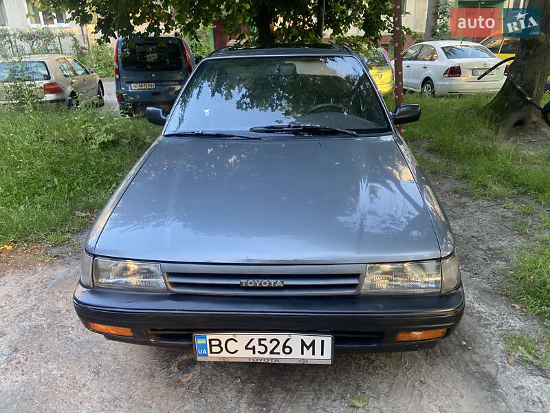 Седан Toyota Carina 1989 в 