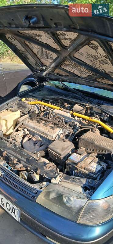 Седан Toyota Carina 1995 в Одессе