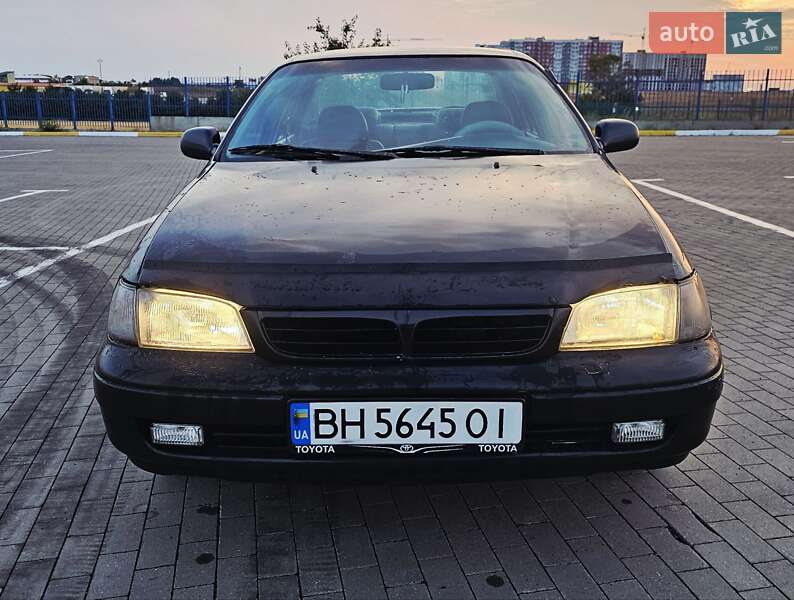 Седан Toyota Carina 1992 в Авангарде