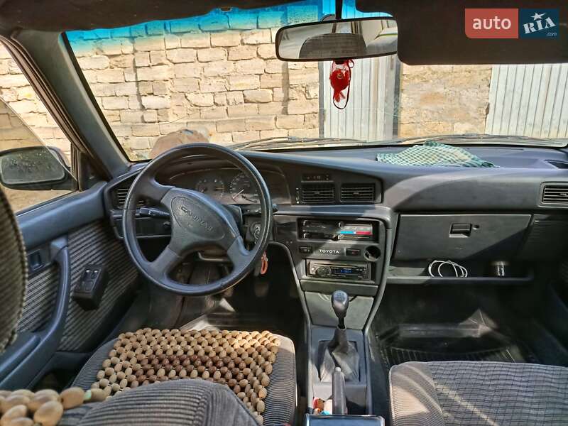 Седан Toyota Carina 1988 в Одесі