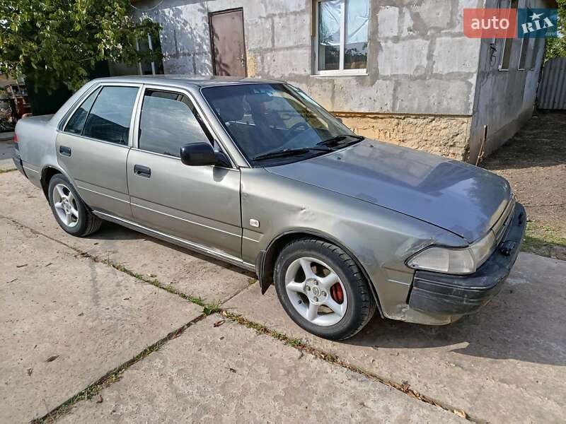 Седан Toyota Carina 1988 в Одесі