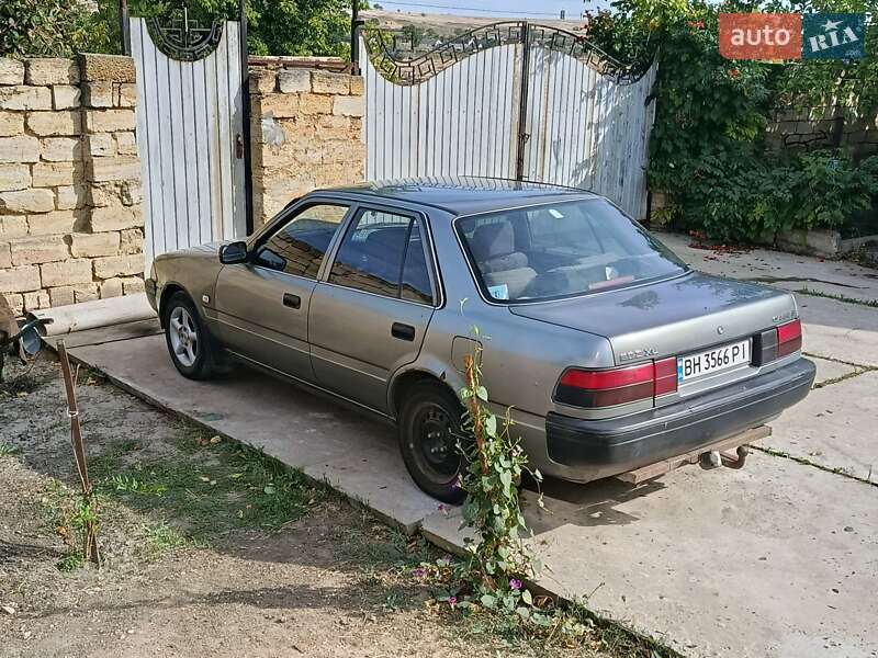 Седан Toyota Carina 1988 в Одесі