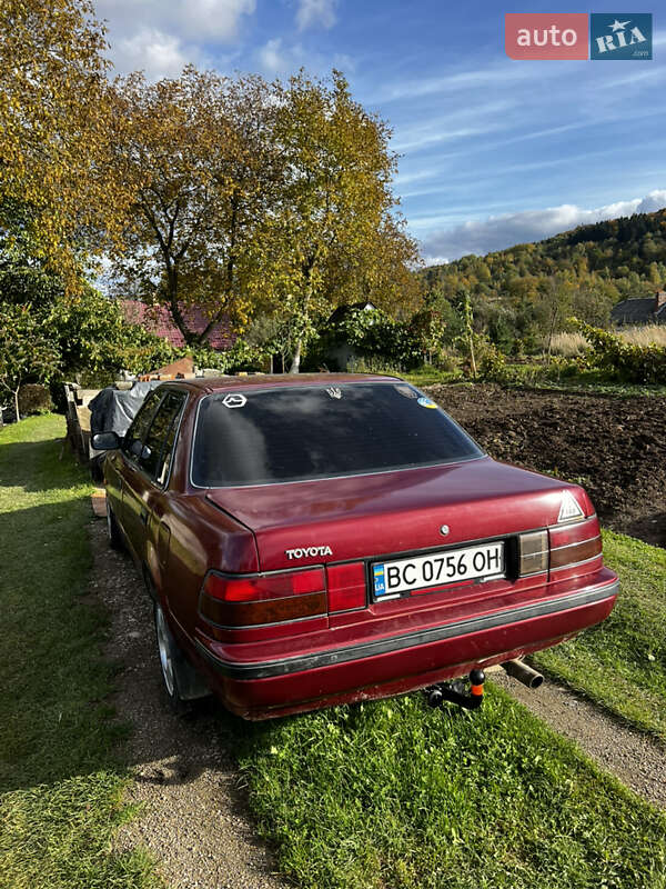 Седан Toyota Carina 1991 в Бориславе