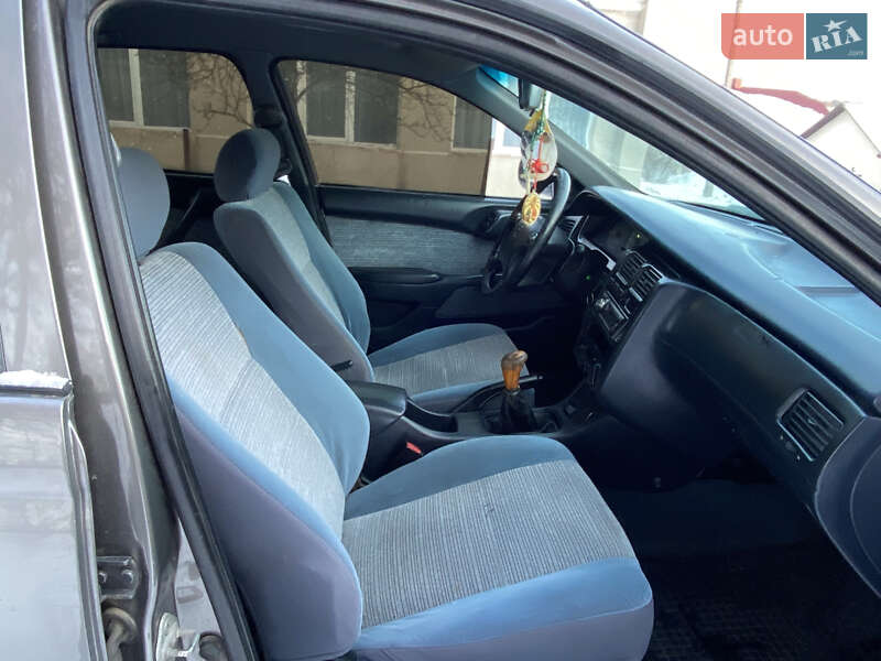 Седан Toyota Carina 1994 в Збараже