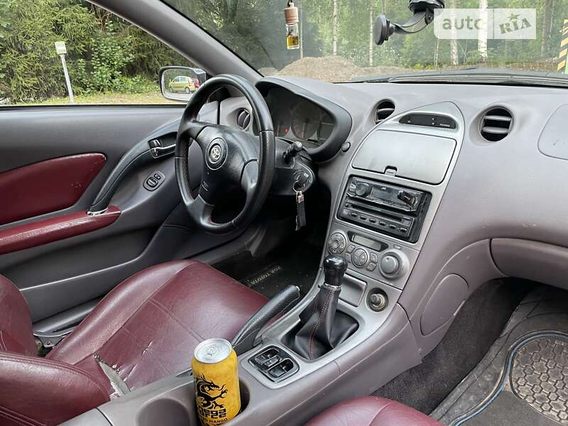 Купе Toyota Celica 2000 в Коростене