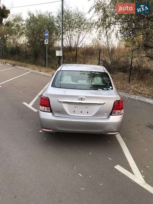 Седан Toyota Corolla Axio 2013 в Тячеві