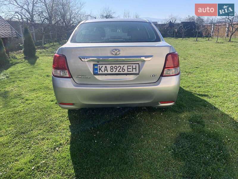 Седан Toyota Corolla Axio 2013 в Тячеві