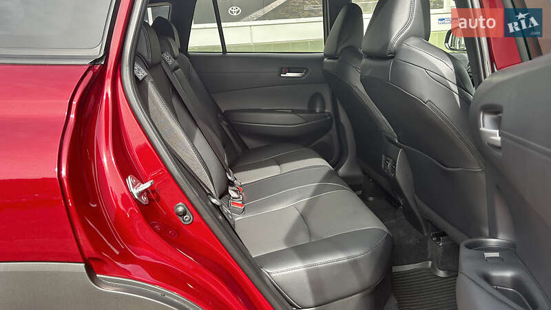 Позашляховик / Кросовер Toyota Corolla Cross 2024 в Чернівцях