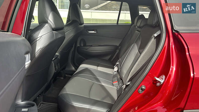 Позашляховик / Кросовер Toyota Corolla Cross 2024 в Чернівцях