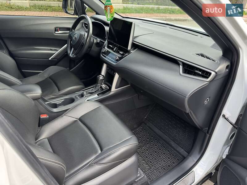 Позашляховик / Кросовер Toyota Corolla Cross 2022 в Умані фото 25 Позашляховик / Кросовер Toyota Corolla Cross 2022 в Умані