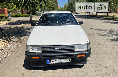Хетчбек Toyota Corolla Levin 1984 в 