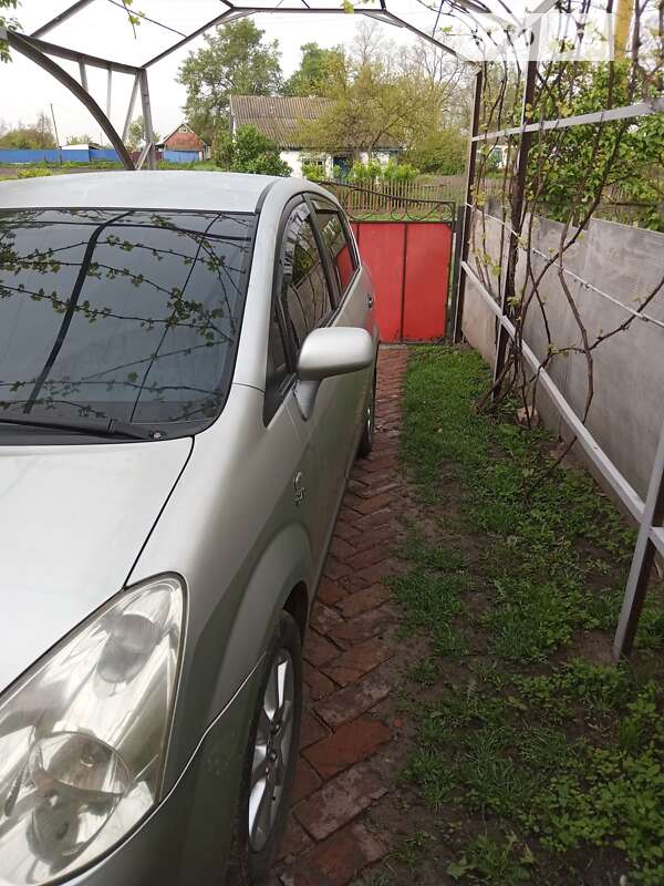 Мінівен Toyota Corolla Verso 2004 в Хоролі
