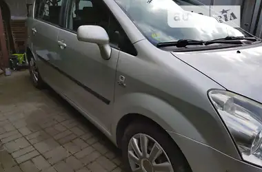 Toyota Corolla Verso 2004