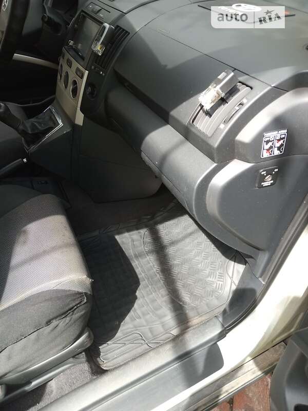 Мінівен Toyota Corolla Verso 2004 в Хоролі