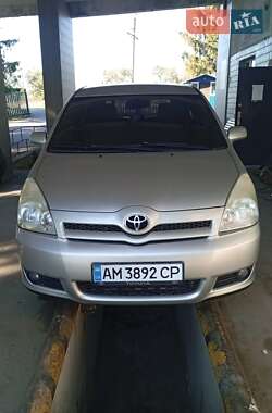 Минивэн Toyota Corolla Verso 2006 в 