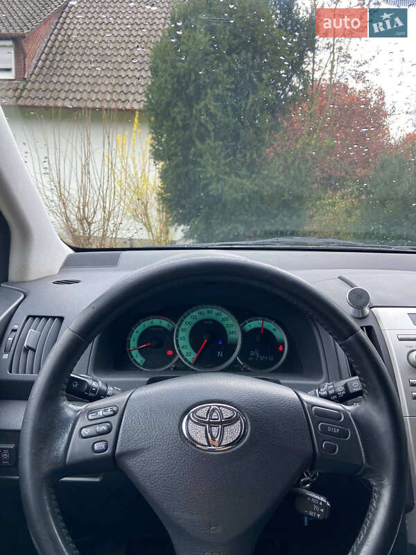 Минивэн Toyota Corolla Verso 2008 в Сарнах