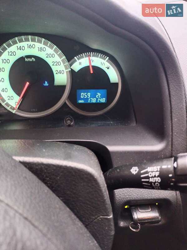 Мінівен Toyota Corolla Verso 2004 в Івано-Франківську