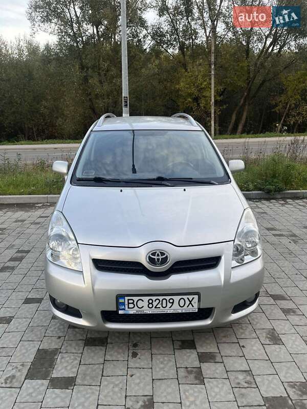 Мінівен Toyota Corolla Verso 2008 в Новояворівську