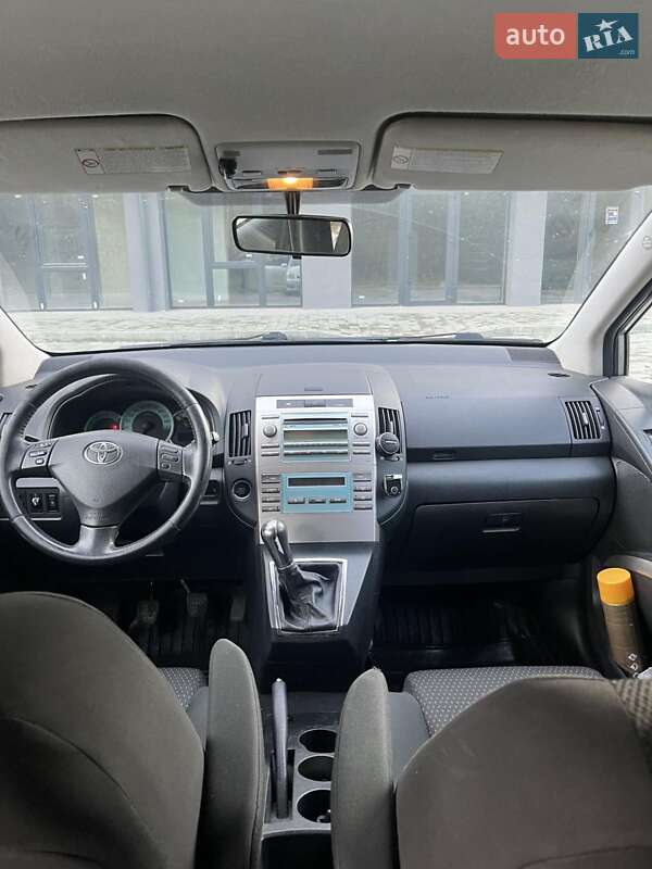 Мінівен Toyota Corolla Verso 2008 в Новояворівську