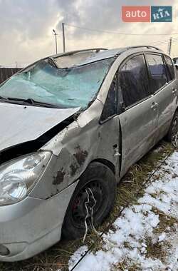 Минивэн Toyota Corolla Verso 2003 в 