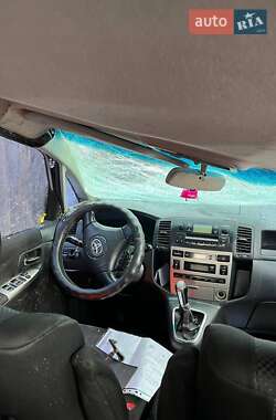 Минивэн Toyota Corolla Verso 2003 в 