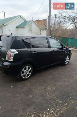 Минивэн Toyota Corolla Verso 2006 в 