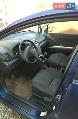 Минивэн Toyota Corolla Verso 2005 в 