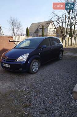 Минивэн Toyota Corolla Verso 2005 в 