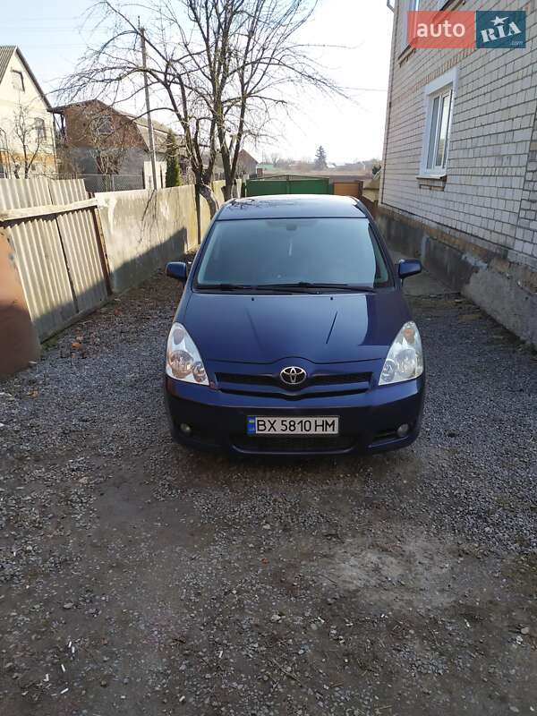 Минивэн Toyota Corolla Verso 2005 в Староконстантинове