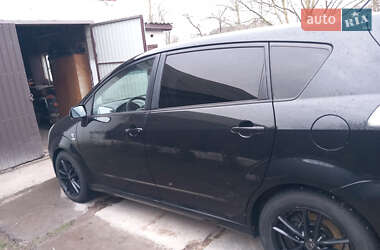 Минивэн Toyota Corolla Verso 2006 в 
