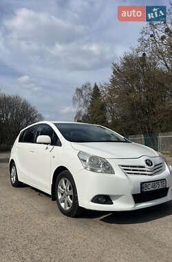 Минивэн Toyota Corolla Verso 2010 в 