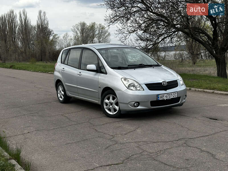 Минивэн Toyota Corolla Verso 2003 в 