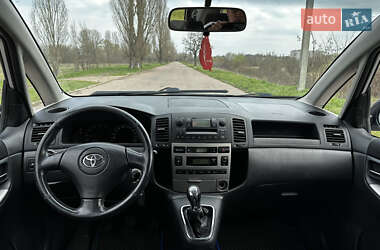 Минивэн Toyota Corolla Verso 2003 в 