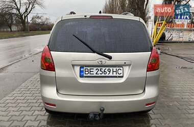 Минивэн Toyota Corolla Verso 2002 в 