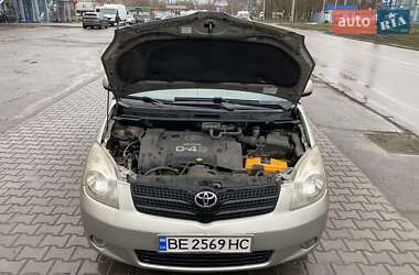 Минивэн Toyota Corolla Verso 2002 в 