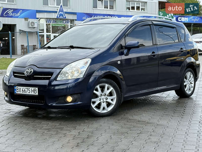 Минивэн Toyota Corolla Verso 2008 в 